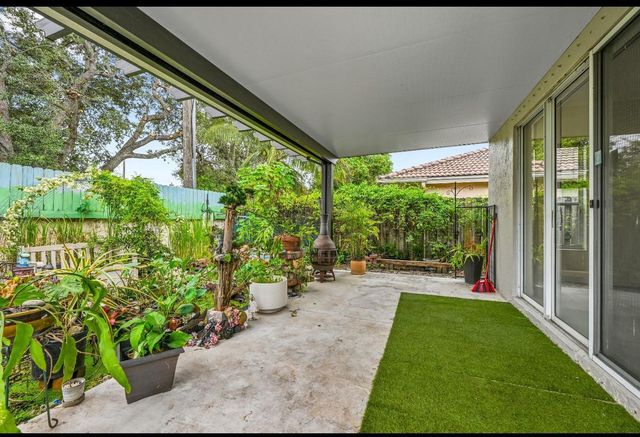 13761 N Garden Cove Circle, Davie, FL 33325