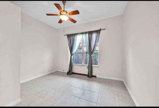13761 N Garden Cove Circle, Davie, FL 33325