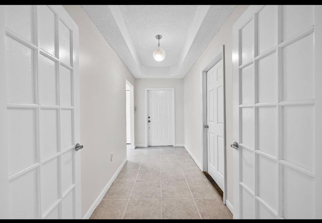 13761 N Garden Cove Circle, Davie, FL 33325