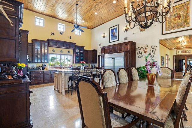 2814 PANTHER HOLLOW DR, Bandera, TX 78003