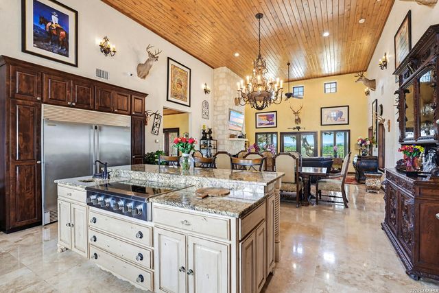 2814 PANTHER HOLLOW DR, Bandera, TX 78003