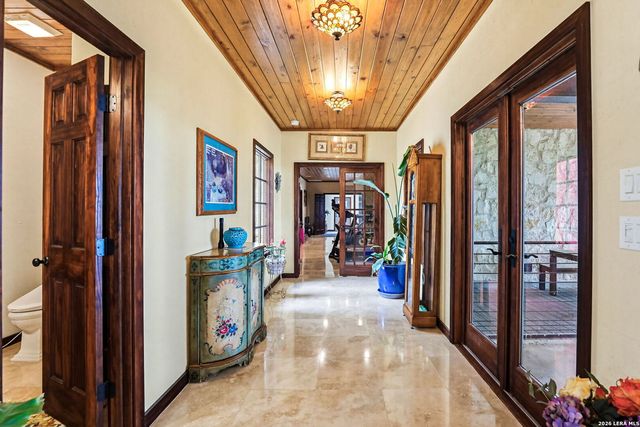 2814 PANTHER HOLLOW DR, Bandera, TX 78003