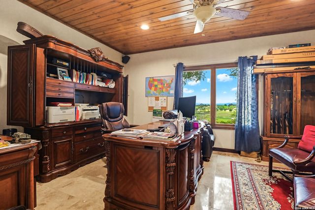 2814 PANTHER HOLLOW DR, Bandera, TX 78003