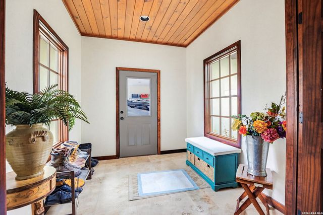2814 PANTHER HOLLOW DR, Bandera, TX 78003