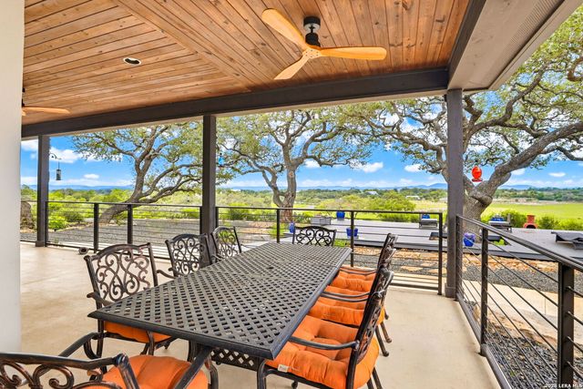 2814 PANTHER HOLLOW DR, Bandera, TX 78003