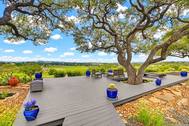 2814 PANTHER HOLLOW DR, Bandera, TX 78003