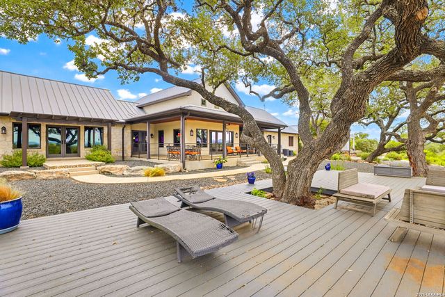 2814 PANTHER HOLLOW DR, Bandera, TX 78003