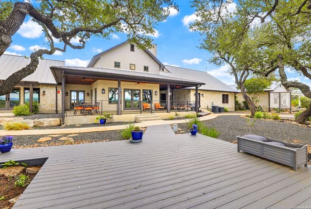 2814 PANTHER HOLLOW DR, Bandera, TX 78003