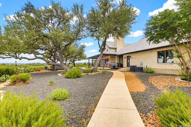 2814 PANTHER HOLLOW DR, Bandera, TX 78003