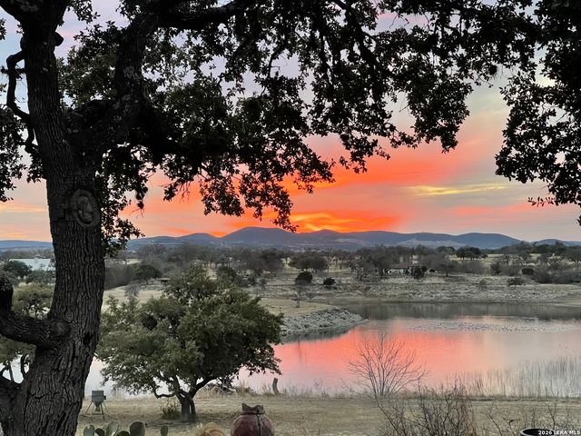 2814 PANTHER HOLLOW DR, Bandera, TX 78003