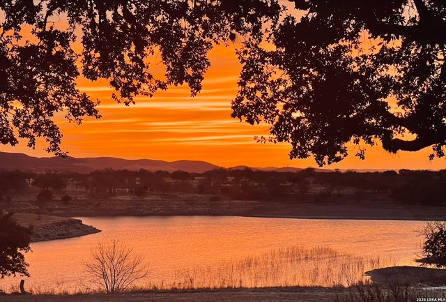 2814 PANTHER HOLLOW DR, Bandera, TX 78003