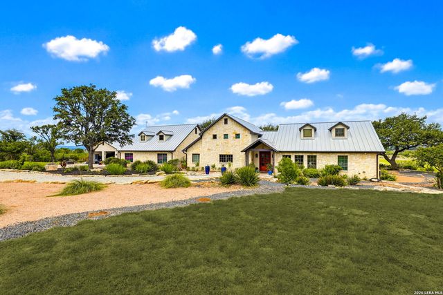 2814 PANTHER HOLLOW DR, Bandera, TX 78003