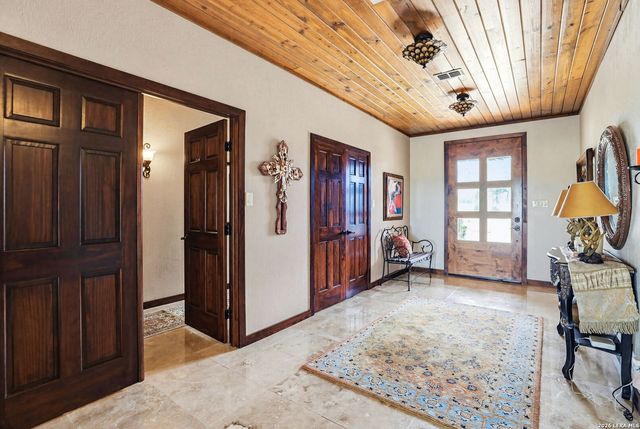 2814 PANTHER HOLLOW DR, Bandera, TX 78003