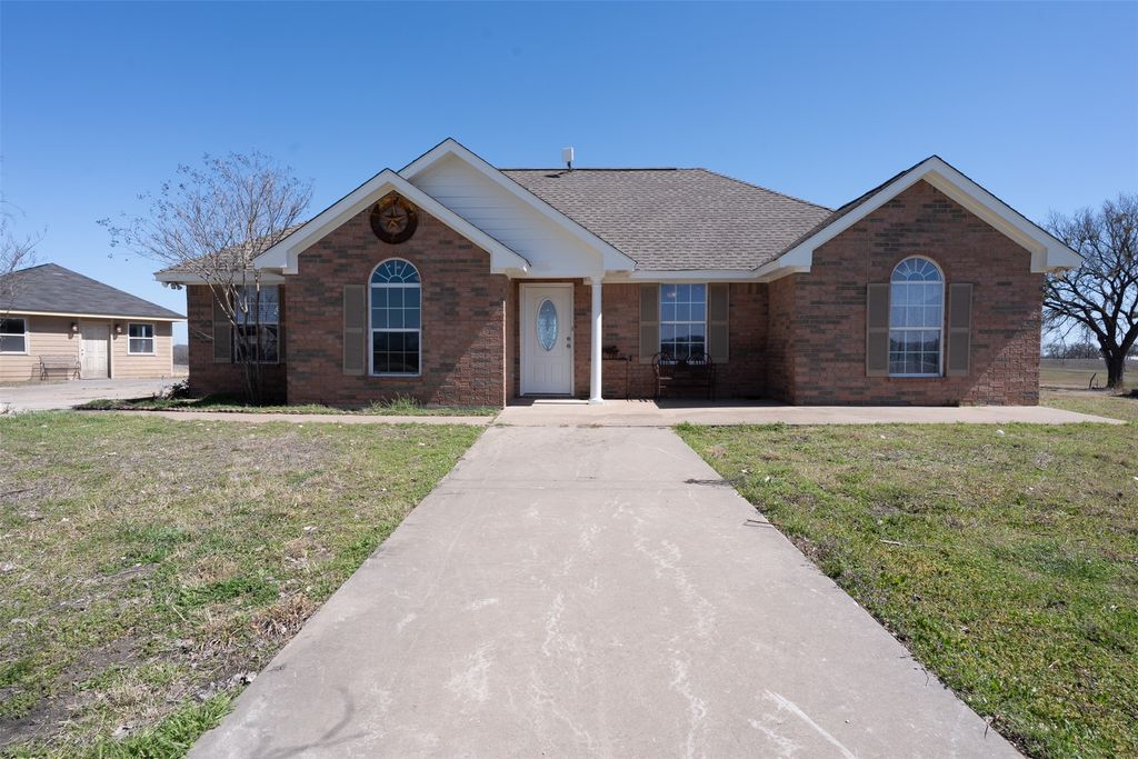 614 S HCR 3138, Bynum, TX 76631
