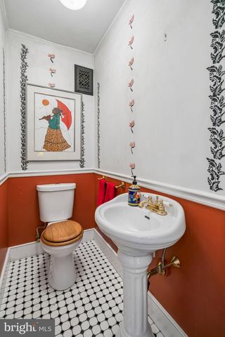 156 N 3RD ST, Philadelphia, PA 19106