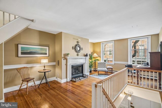 156 N 3RD ST, Philadelphia, PA 19106