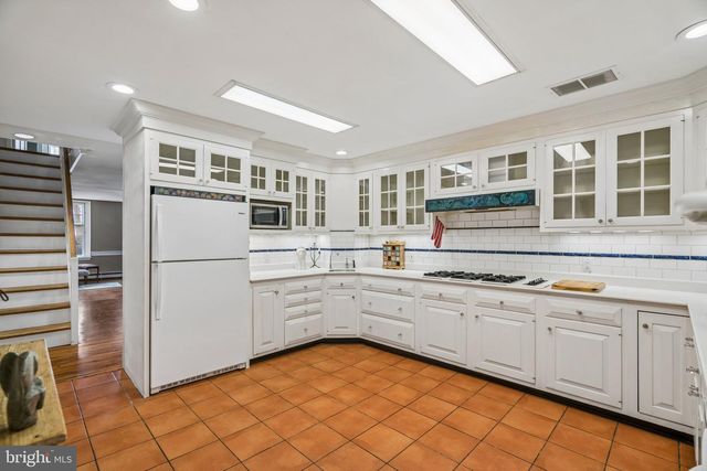 156 N 3RD ST, Philadelphia, PA 19106