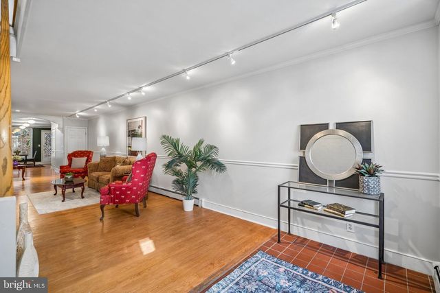 156 N 3RD ST, Philadelphia, PA 19106
