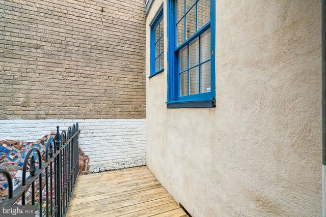 156 N 3RD ST, Philadelphia, PA 19106