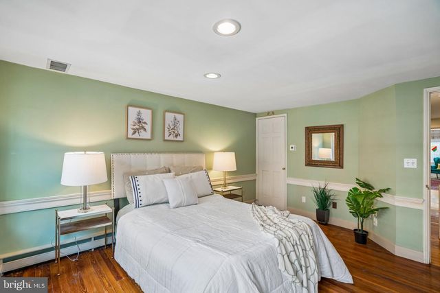 156 N 3RD ST, Philadelphia, PA 19106