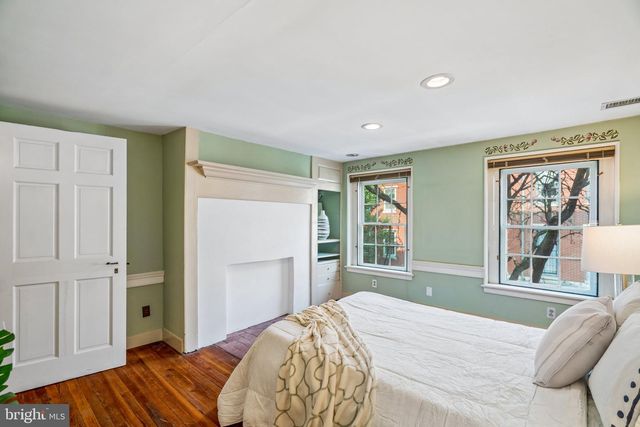 156 N 3RD ST, Philadelphia, PA 19106