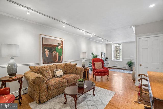 156 N 3RD ST, Philadelphia, PA 19106