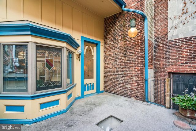 156 N 3RD ST, Philadelphia, PA 19106