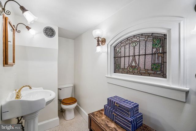 156 N 3RD ST, Philadelphia, PA 19106