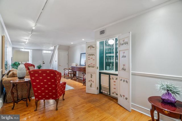 156 N 3RD ST, Philadelphia, PA 19106