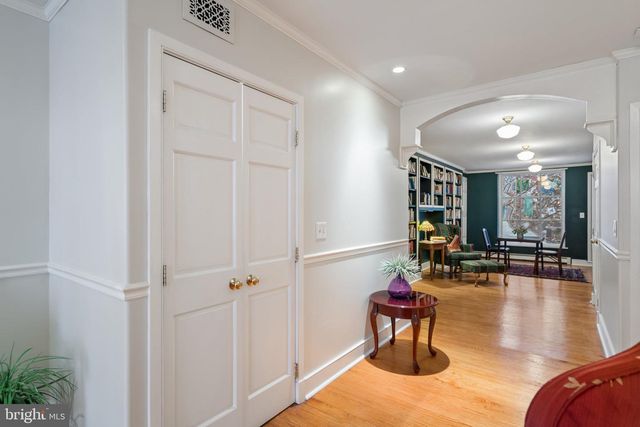 156 N 3RD ST, Philadelphia, PA 19106
