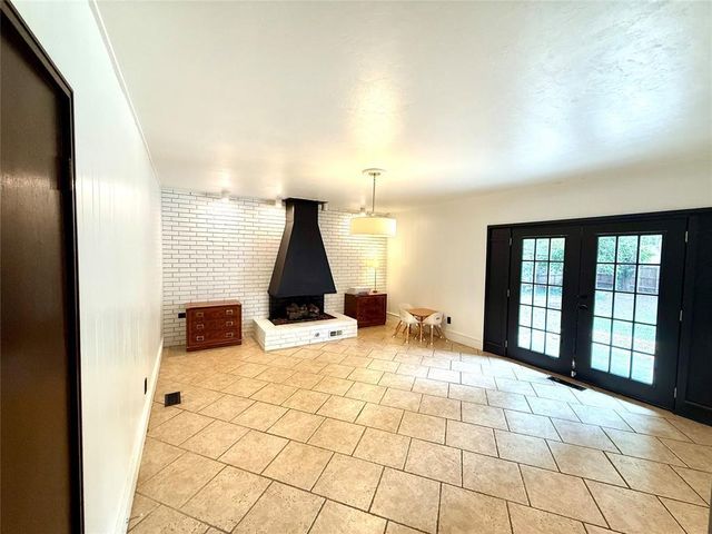 8809 Kensington Road, Oklahoma City, OK 73132