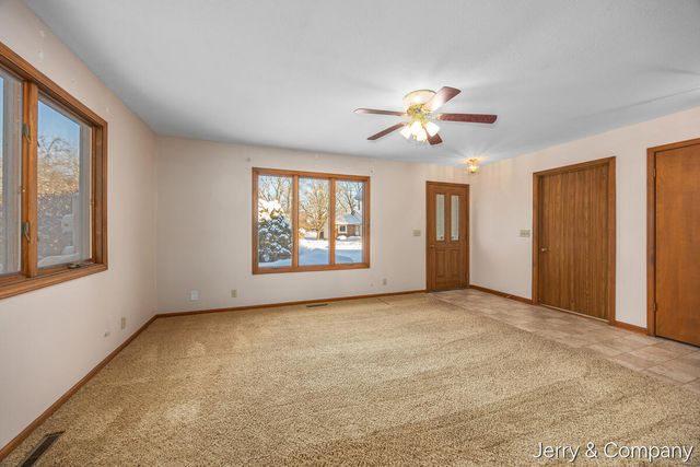 948 Laketown Drive, Holland, MI 49423