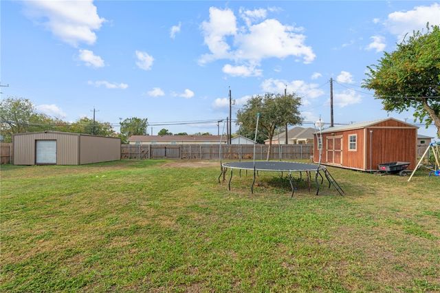 400 Rachal, Odem, TX 78370