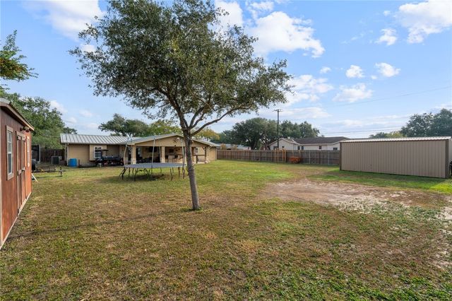 400 Rachal, Odem, TX 78370