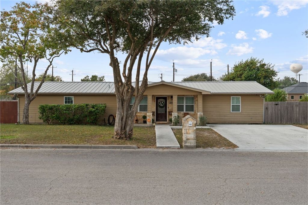 400 Rachal, Odem, TX 78370