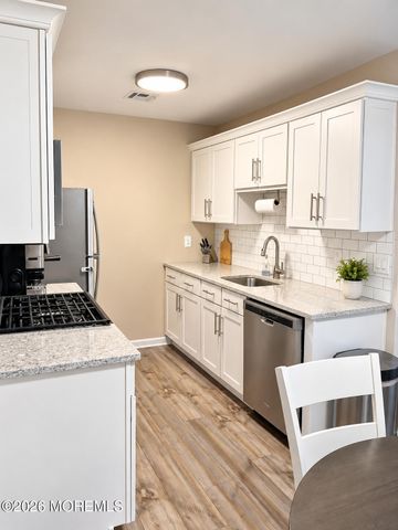231 Atlantic Street 15, Keyport, NJ 07735