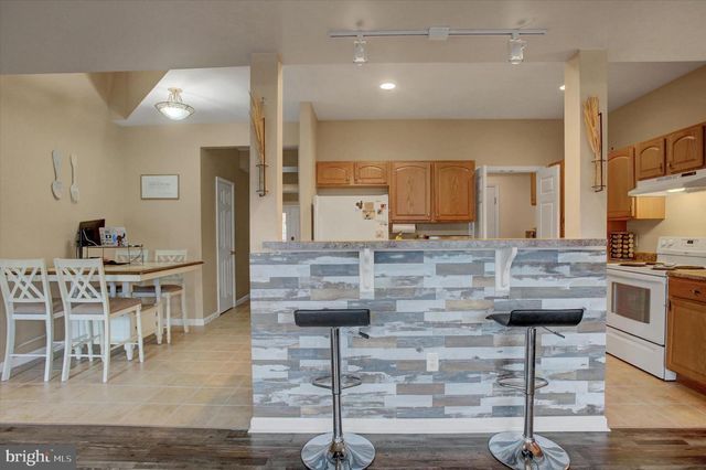 2035 POWELL DR, Chambersburg, PA 17201
