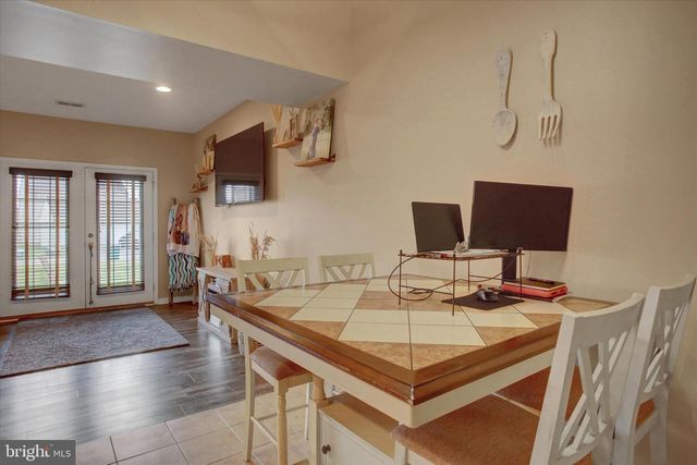 2035 POWELL DR, Chambersburg, PA 17201