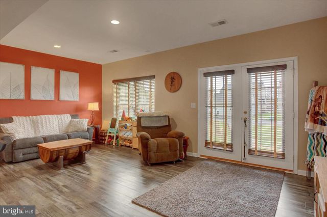2035 POWELL DR, Chambersburg, PA 17201