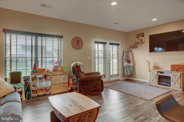 2035 POWELL DR, Chambersburg, PA 17201
