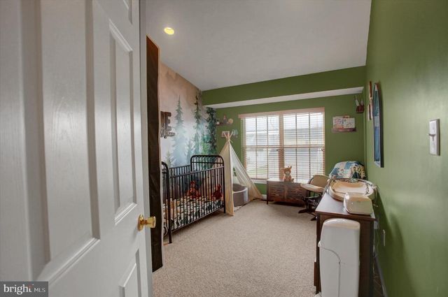 2035 POWELL DR, Chambersburg, PA 17201