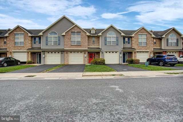 2035 POWELL DR, Chambersburg, PA 17201
