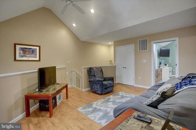 2035 POWELL DR, Chambersburg, PA 17201