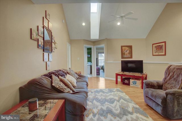 2035 POWELL DR, Chambersburg, PA 17201