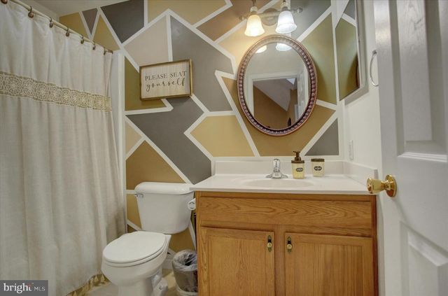 2035 POWELL DR, Chambersburg, PA 17201