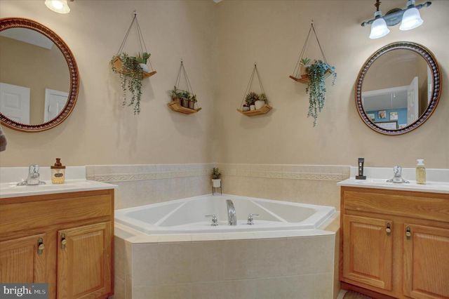 2035 POWELL DR, Chambersburg, PA 17201