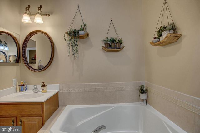 2035 POWELL DR, Chambersburg, PA 17201