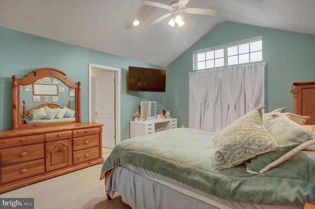 2035 POWELL DR, Chambersburg, PA 17201