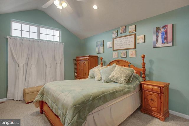 2035 POWELL DR, Chambersburg, PA 17201