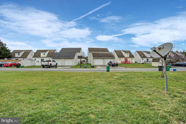 2035 POWELL DR, Chambersburg, PA 17201